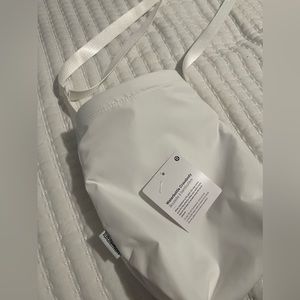 Lululemon Waterbottle crossbody bag 🤍